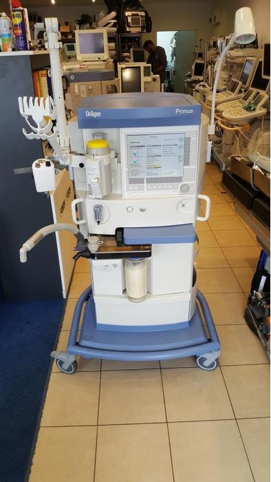 Drager Primus anesthesia machine with full set- vaporizer, monitor, leads, hoses. LOW WORKING HOURS