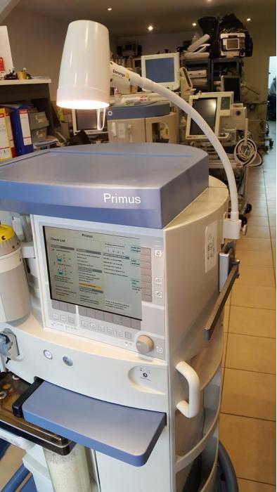 Drager Primus anesthesia machine with full set- vaporizer, monitor, leads, hoses. LOW WORKING HOURS