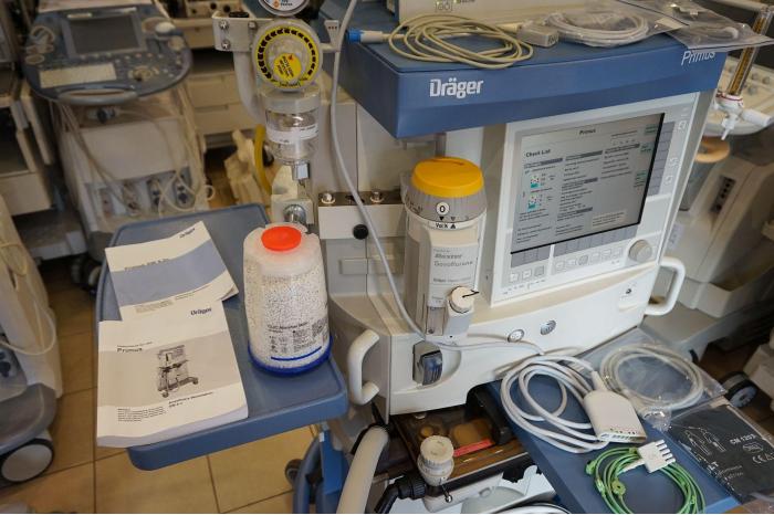 Drager Primus anesthesia machine with Drager Infinity Delta monitor and Sevoflurane vaporizer