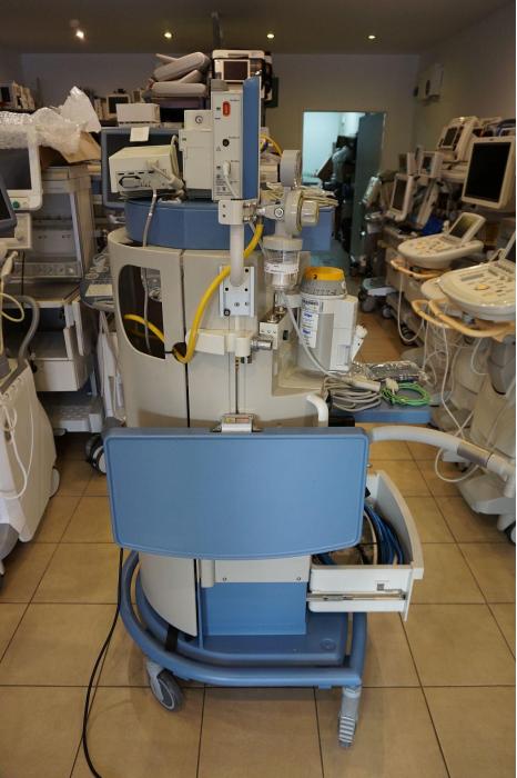 Drager Primus anesthesia machine with Drager Infinity Delta monitor and Sevoflurane vaporizer