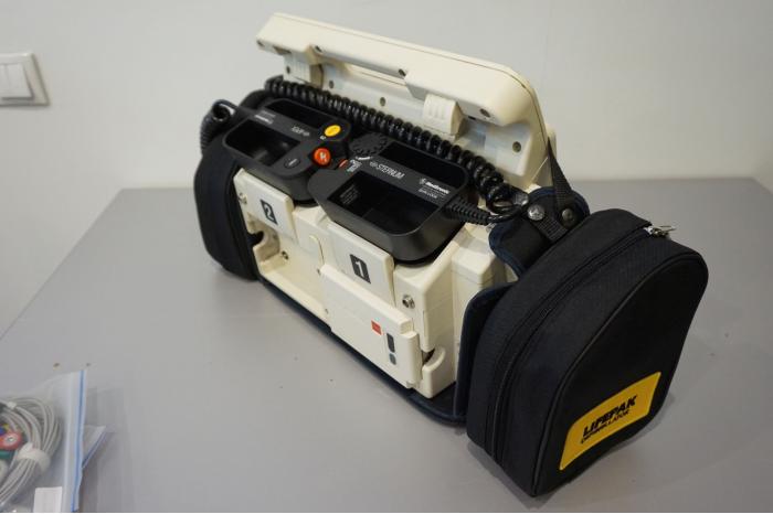 MEDTRONIC Lifepak 12