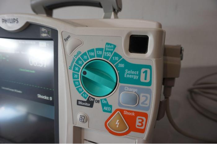 PHILIPS HEARTSTART MRx with hard paddles