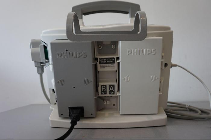 PHILIPS HEARTSTART MRx with hard paddles