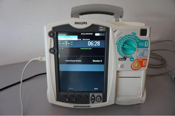 PHILIPS HEARTSTART MRx with hard paddles