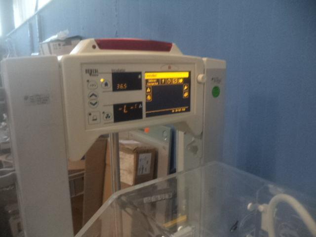 GE Giraffe Incubator Infant Incubator