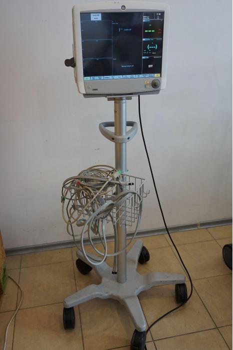 GE B650 patient monitor on stand